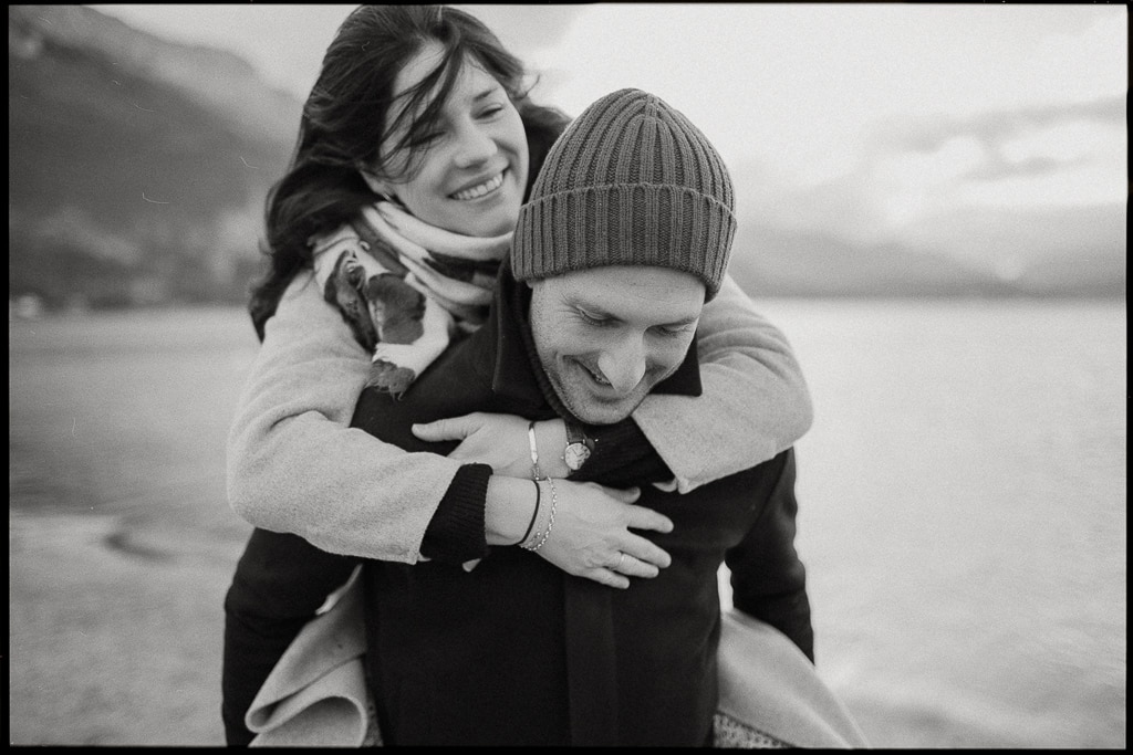 Photo de couple en noir et blanc