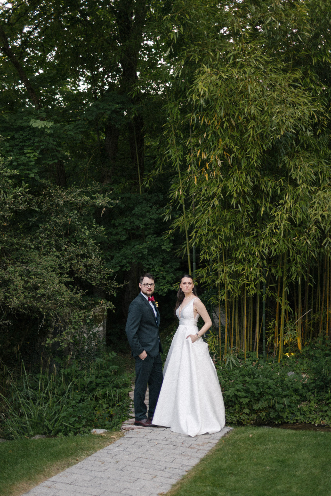 Mariage américain au Moulin du Creux en Suisse.