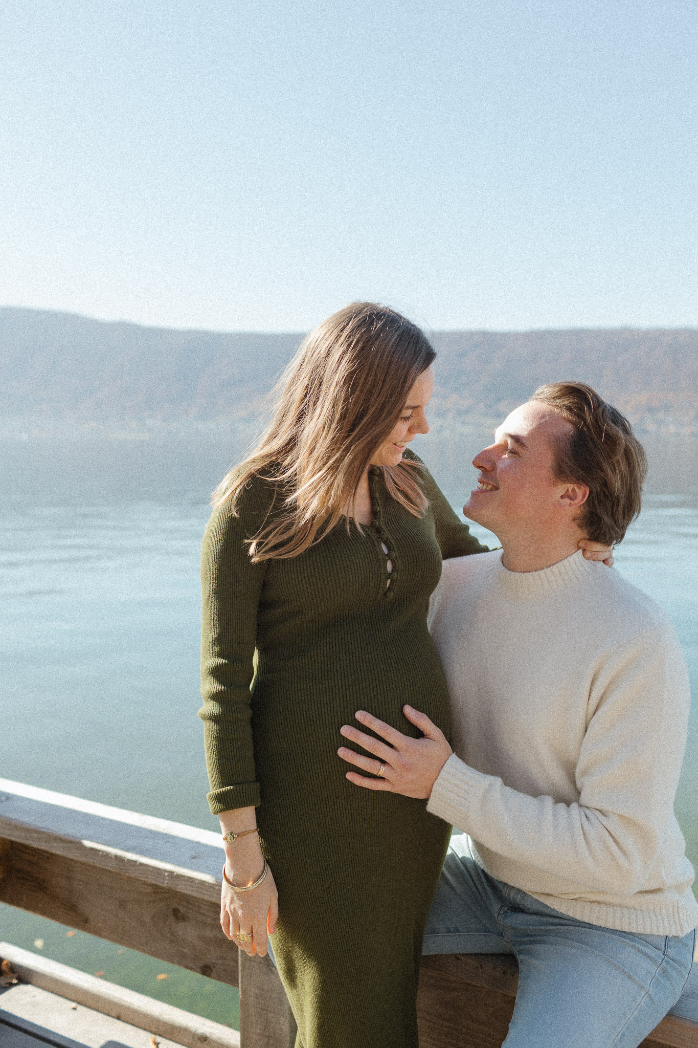 Séance maternité lac d'Annecy en Automne