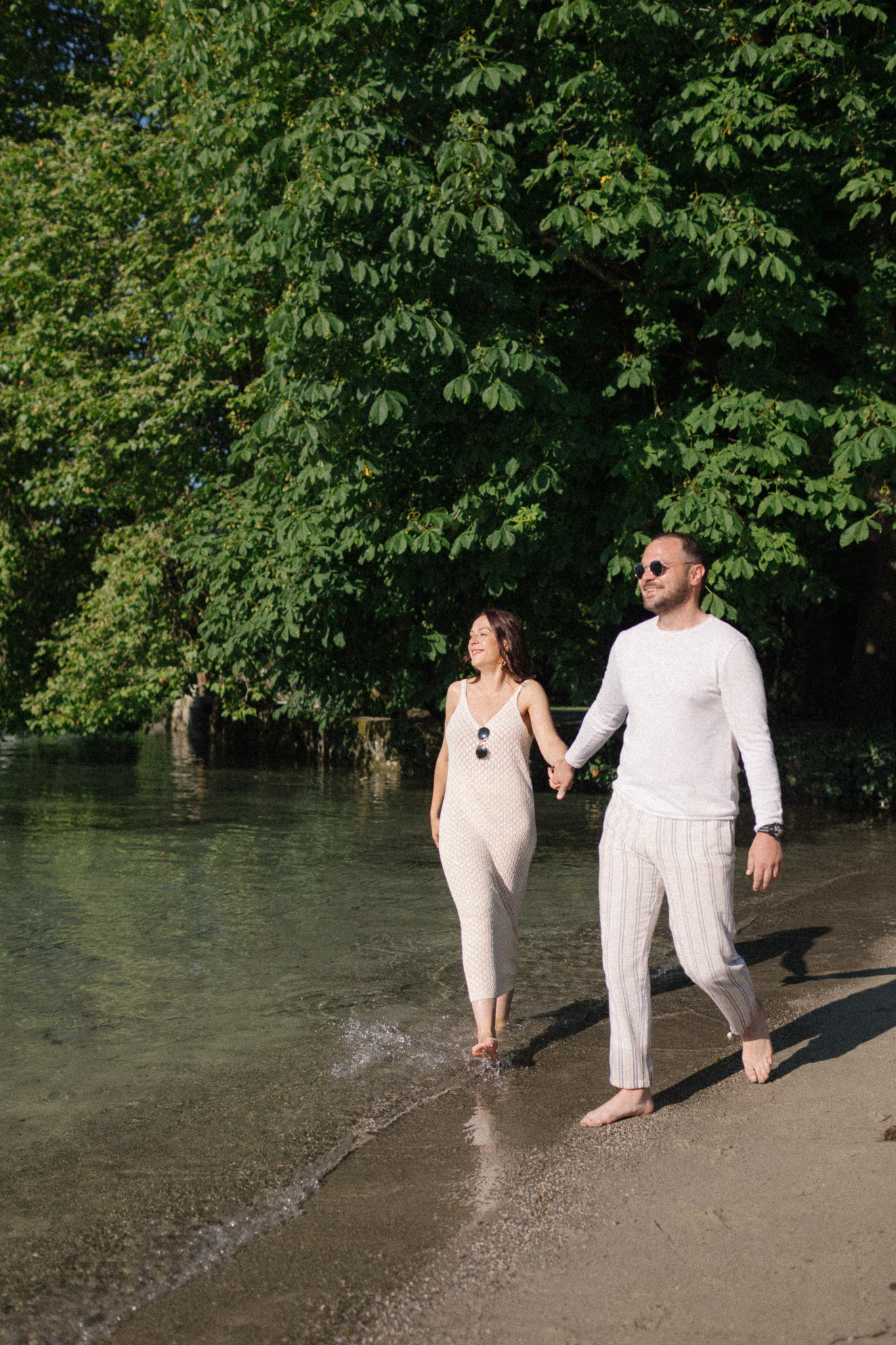 Promenade sur la plage d'Albigny à Annecy